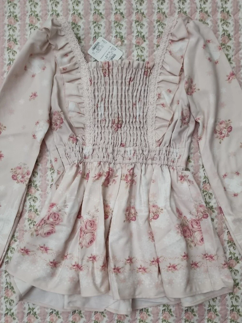 NWT LIZ LISA 🎀 Pink Floral Ruffled Peplum Top